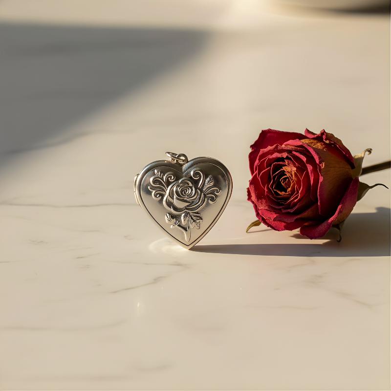 Gothic Vintage Heart Necklace  - огляд і ціна Heart Locket Necklace Photo