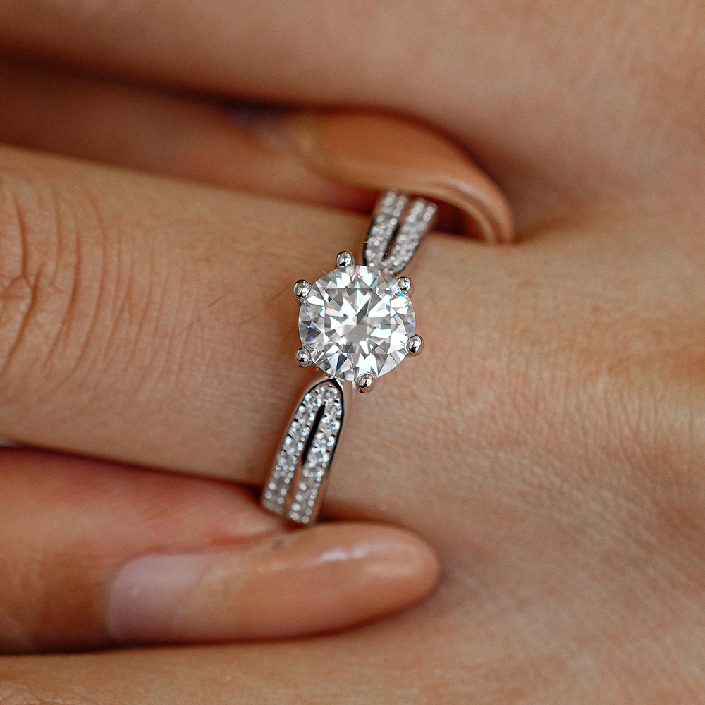 0.5/1/2/3 Carat Classic Six Cl - огляд і ціна Moissanite Engagement Ring 1 Carat